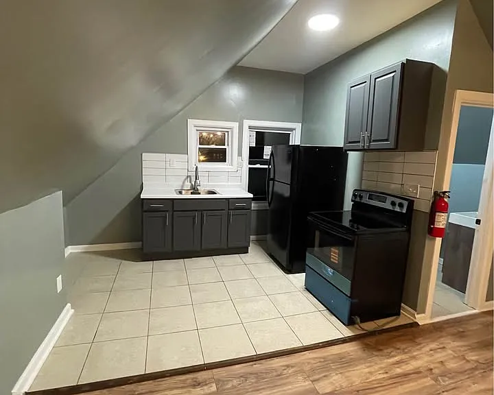 377 S 10th St #3A — Photo 3