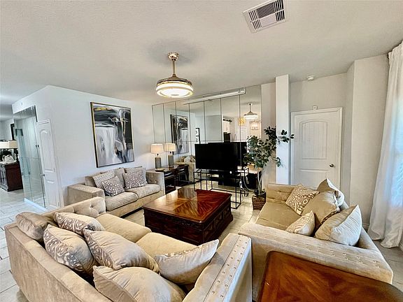 5th image of 1916 Thorndyke Ln