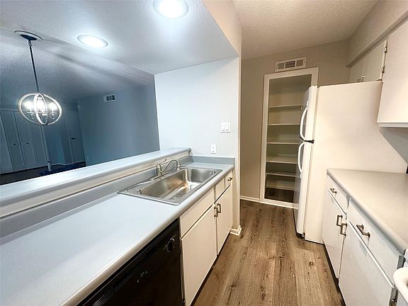 4th image of 1900 Bay Area Blvd #102