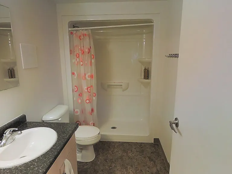 321 Lester St — Photo 7