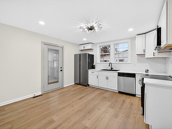 3rd image of 425 Providence Rd