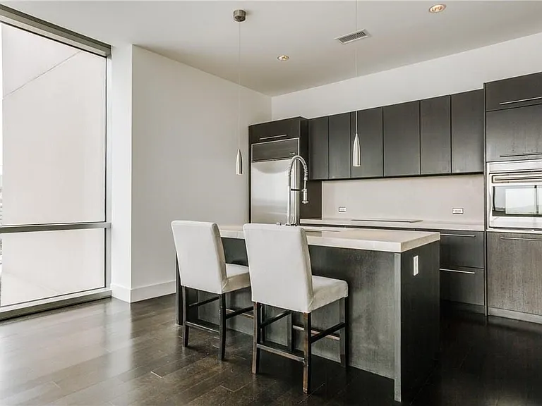 2200 Victory Ave #707 — Photo 9