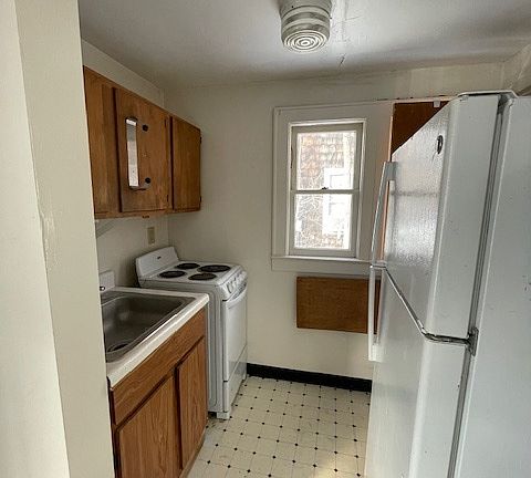 3rd image of 14 Clarke St #11283799