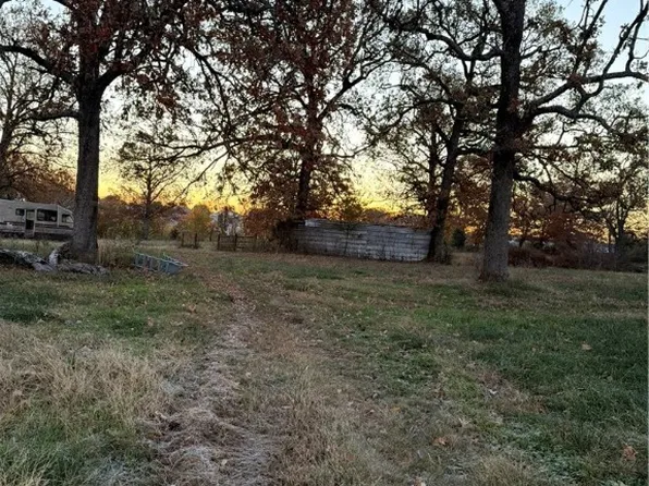 Davidson Rd #18, Siloam Springs, AR 72761