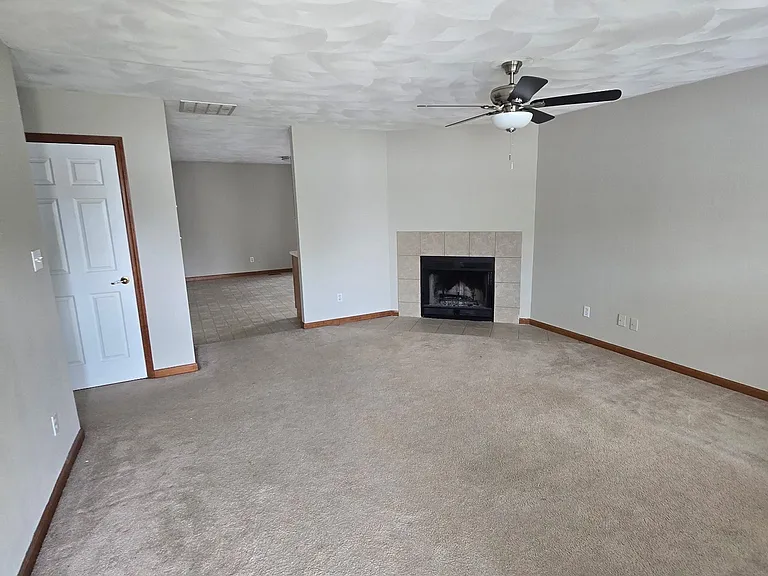 129 Autumn Pine Dr — Photo 2