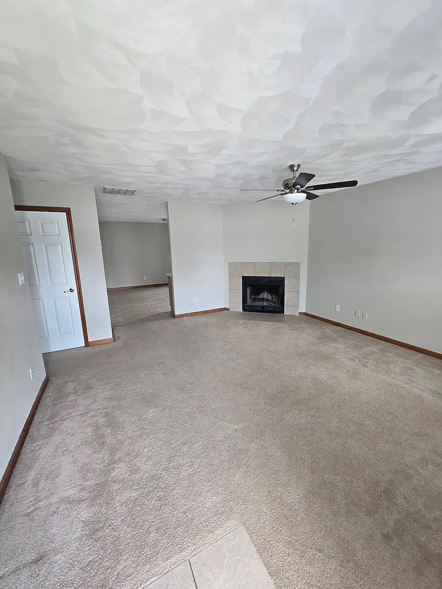 Building Photo - 129 Autumn Pine Dr