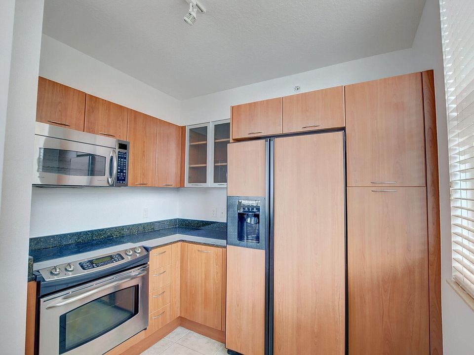 1st image of 625 Casa Loma Blvd Unit 401
