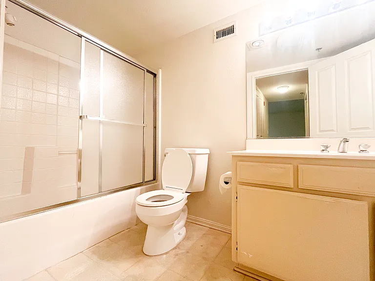 4501 Cedros Ave #117 — Photo 17