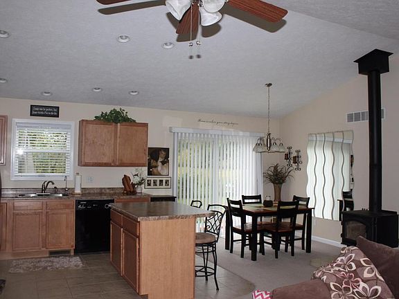 3rd image of 8164 Hemel Ln