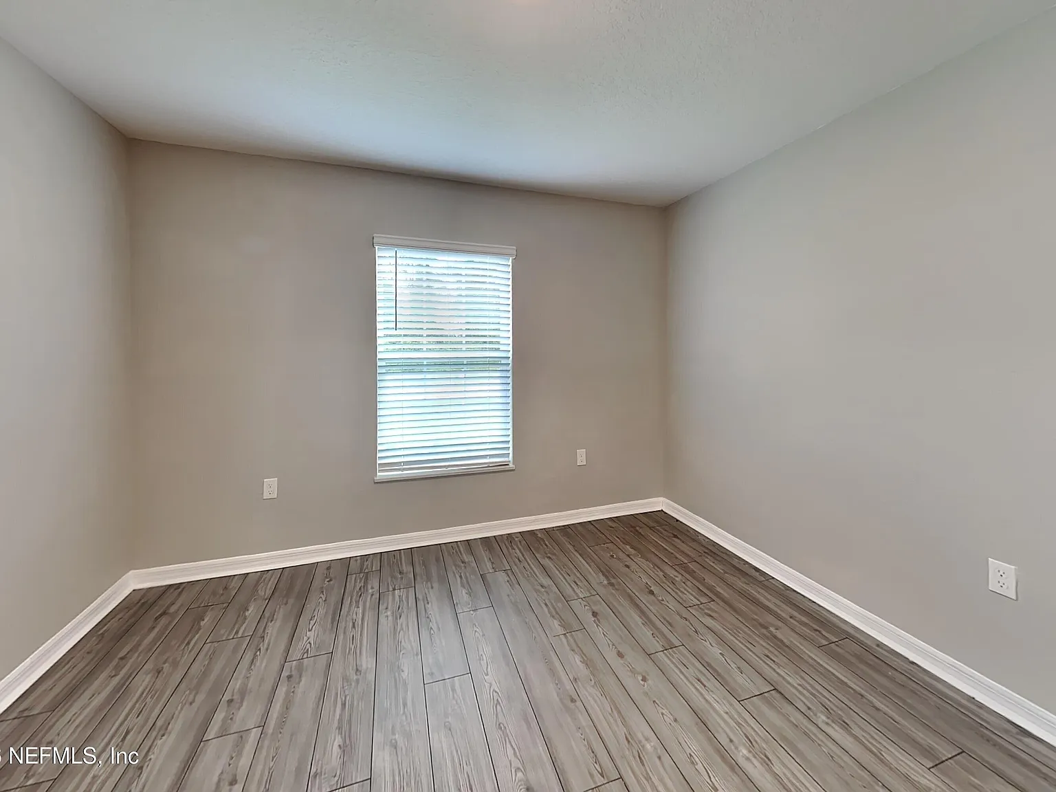 4 bed, 2.0 bath, 1851 sqft, $2,069 — Photo 4