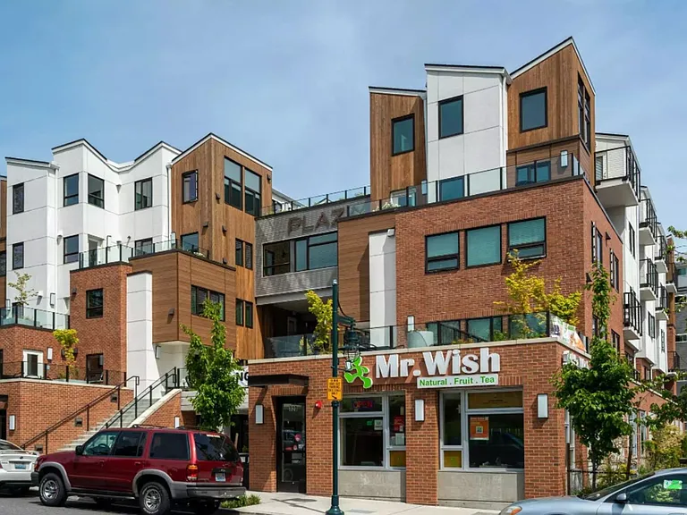 Plaza Apartments — Photo 1