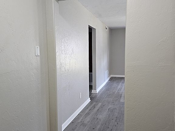 3rd image of 2920 Hillcrest Ave