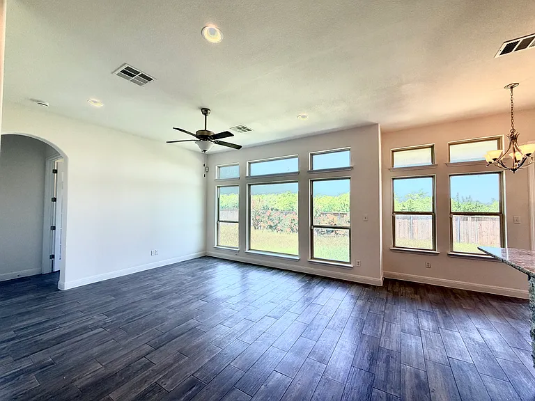 704 Gunning Cv — Photo 5