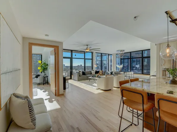 1120 S 2nd St APT 815, Minneapolis, MN 55415