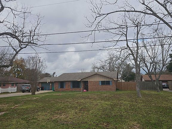 2nd image of 2510 Pecan Manor St