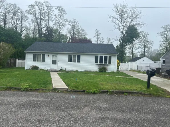 6 Helen Street, Centereach, NY 11720