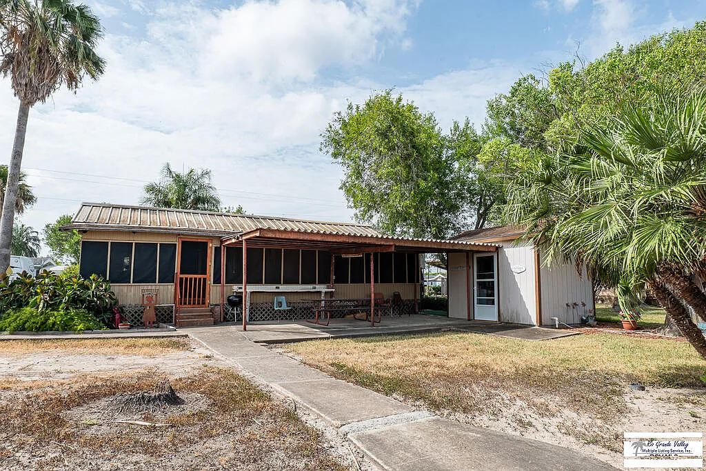 2 bed, 1.0 bath, 912 sqft, $1,600 — Photo 2