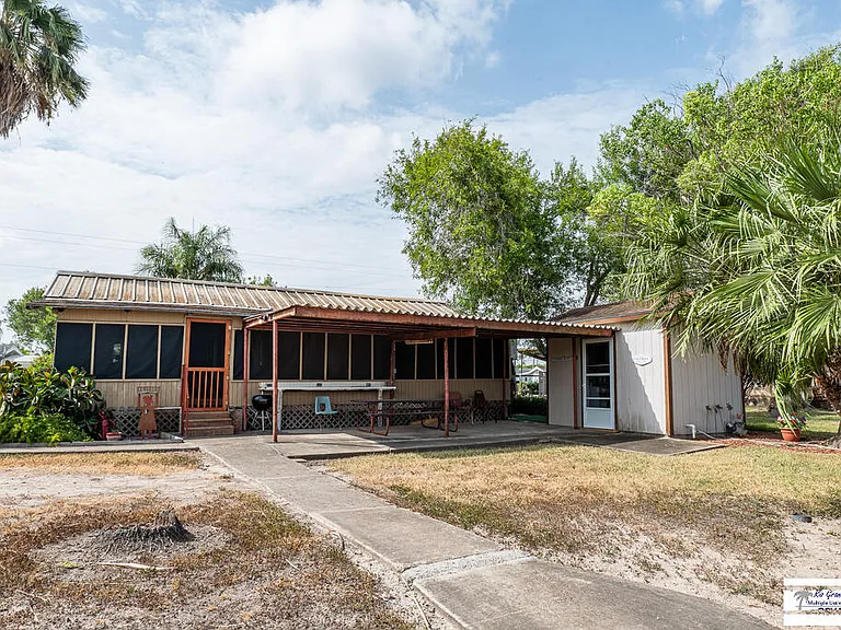 32781 FM 2925 — Photo 2