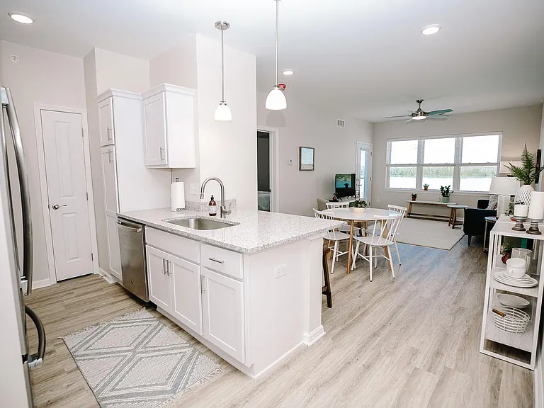 600 River Road Apartments — Photo 9