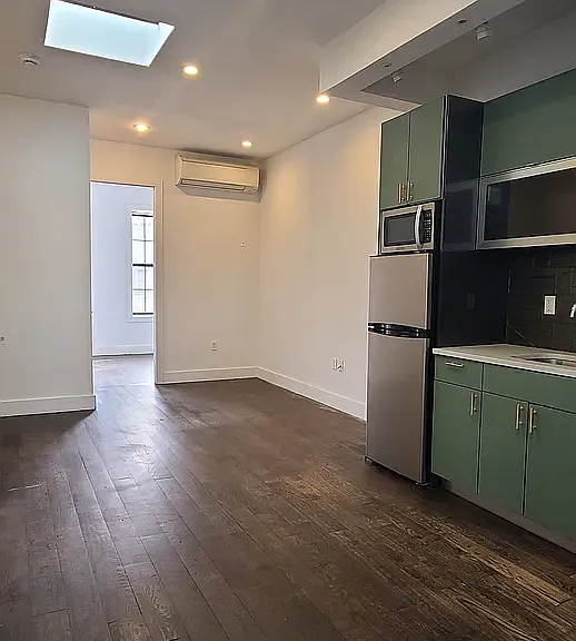 548 Howard Ave #2L — Photo 3