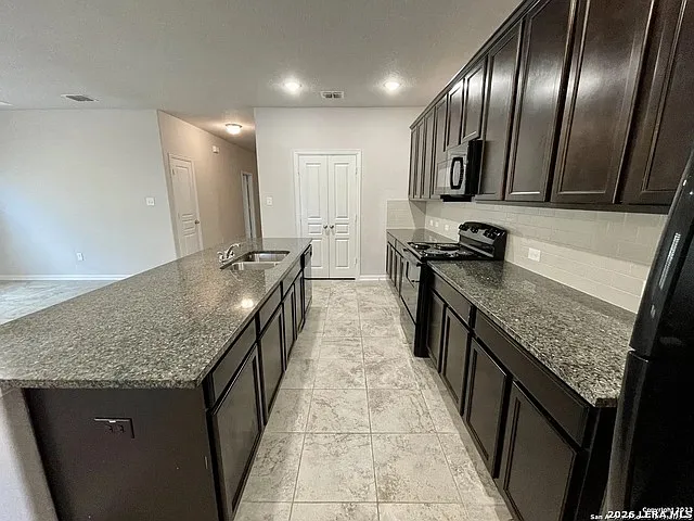 4 bed, 2.0 bath, 1810 sqft, $1,800 — Photo 4