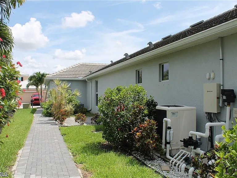 2736 Lambay Ct — Photo 6