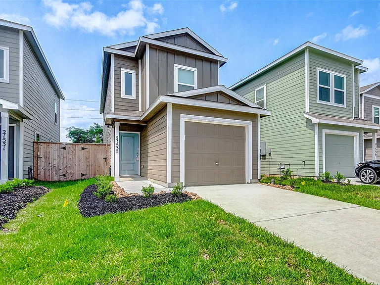 21535 Carosella Dr — Photo 2