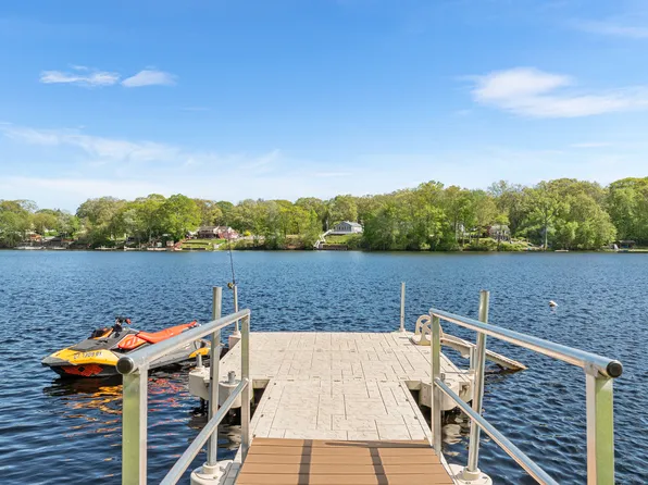 53 Lake Drive, Montville, CT 06370