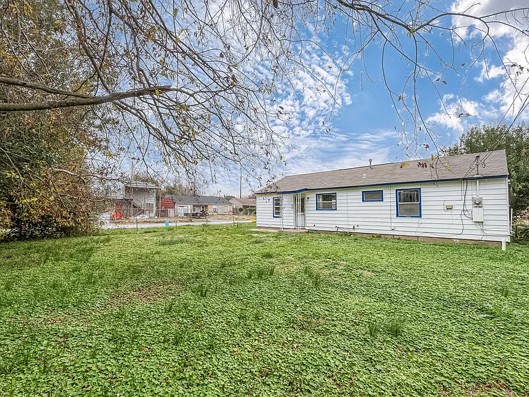 9302 Fairland Dr — Photo 16