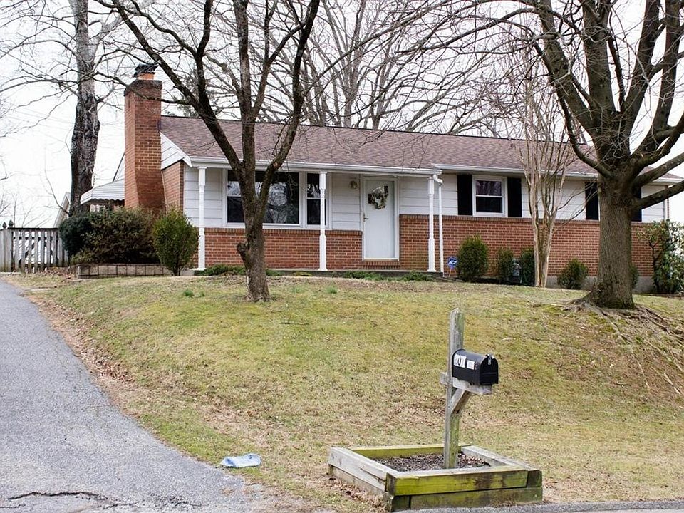 1st image of 207 Dawson Dr