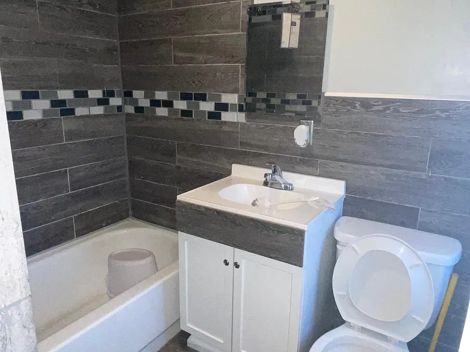 86 Dwight St #3