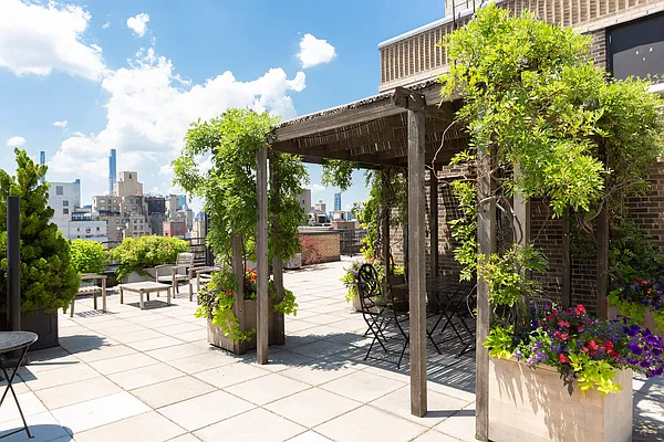 Sold by Sloane Square | media 24