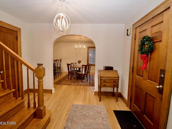 5th image of 1015 Oak Park Ave