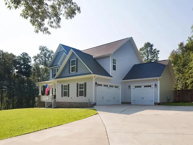 550 Townsend Rd — Photo 2