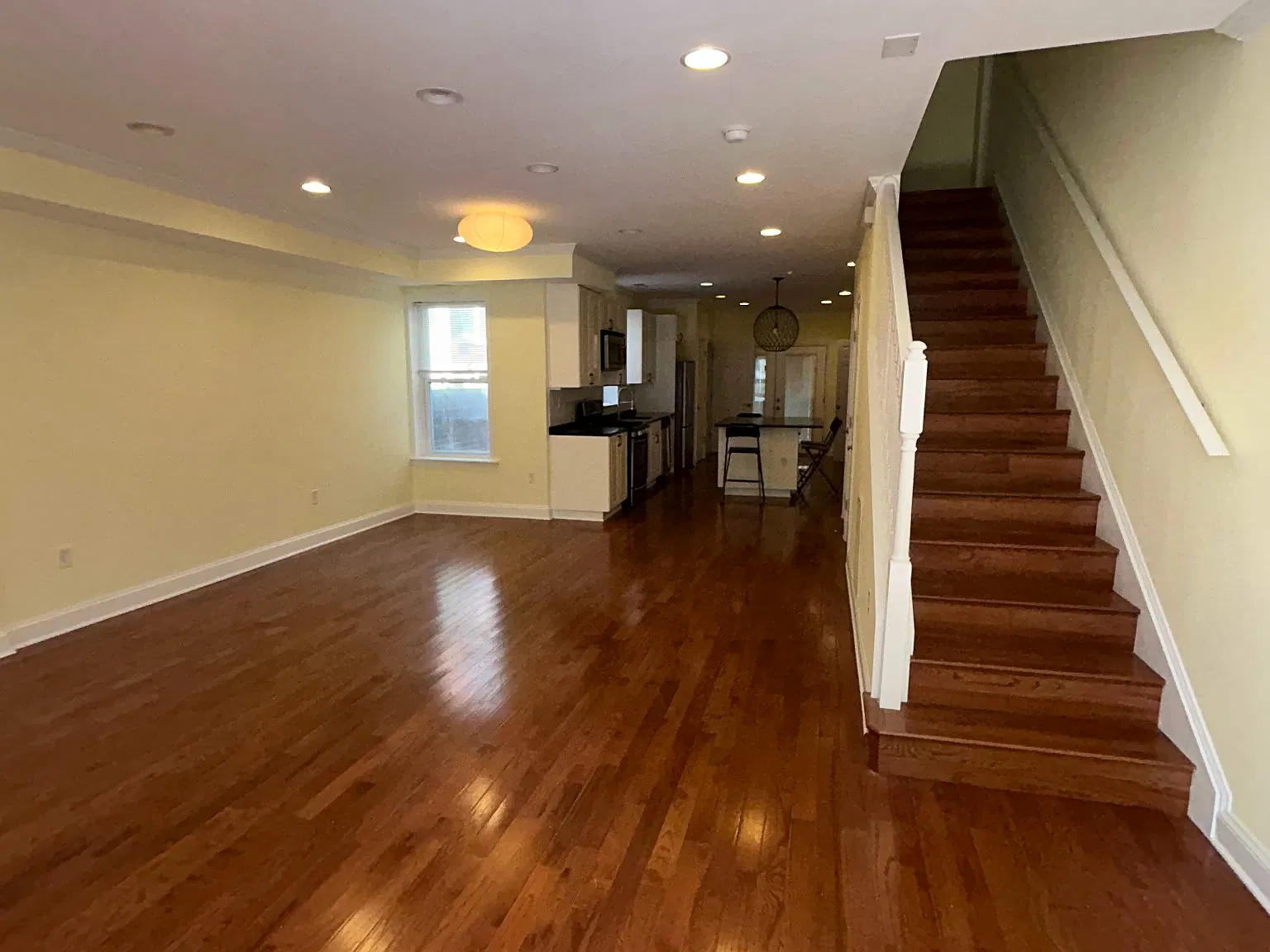 3 bed, 2.5 bath, 1552 sqft, $4,000 — Photo 3