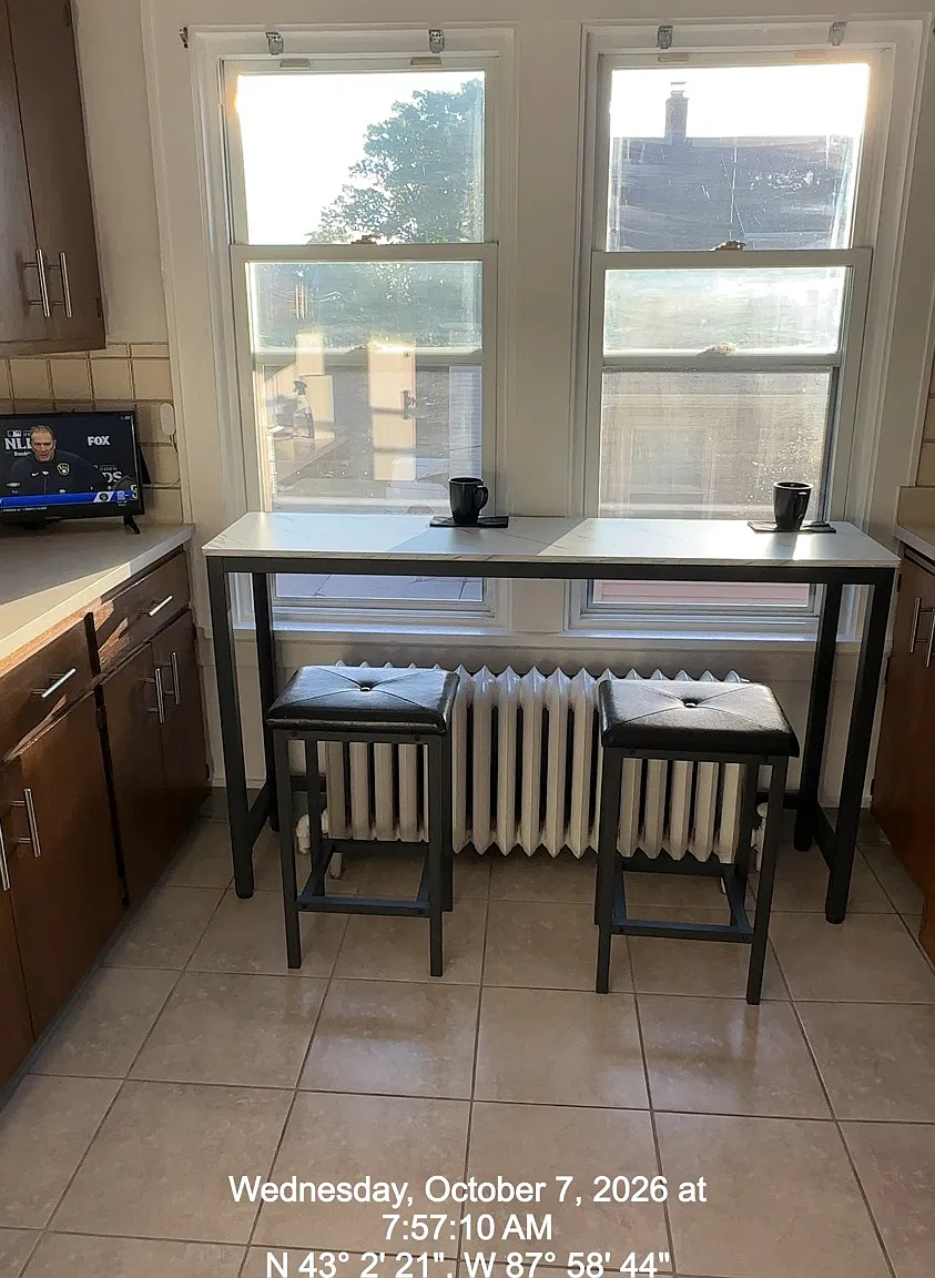 3 bed, 1400 sqft, $1,700 — Photo 2