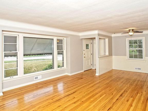 4th image of 29416 Fairway Blvd