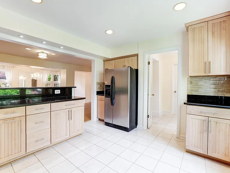 8509 Jeffersonian Ct — Photo 10