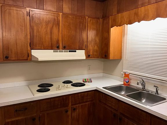 2nd image of 2114 Carpenter St