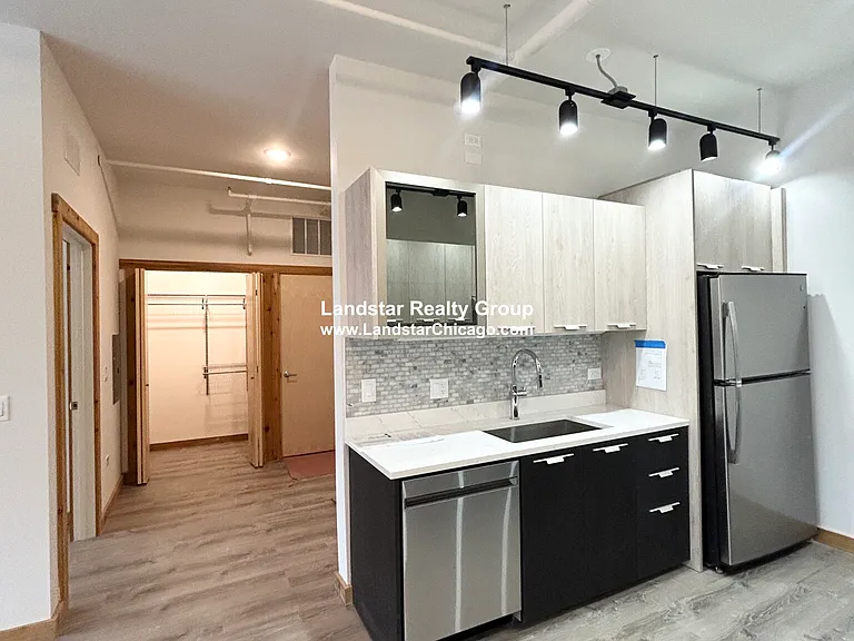 4611 S Ellis Ave #204 — Photo 3