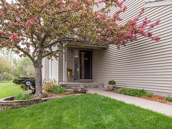 5th image of 2228 Fareway Dr