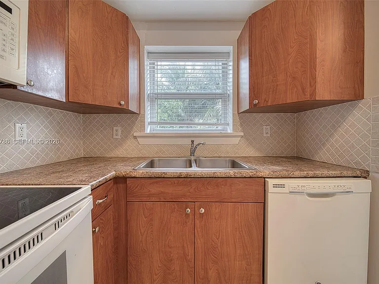 2205 SW 13th St #B — Photo 4