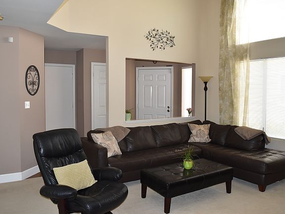 3rd image of 821 Parkway Dr