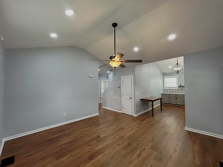 112 Hodgens Dr — Photo 6