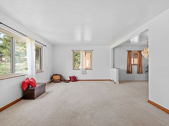 4th image of 1933 Berkwood Dr