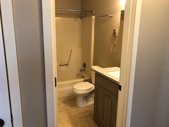 5th image of 615 12th Ave S #615