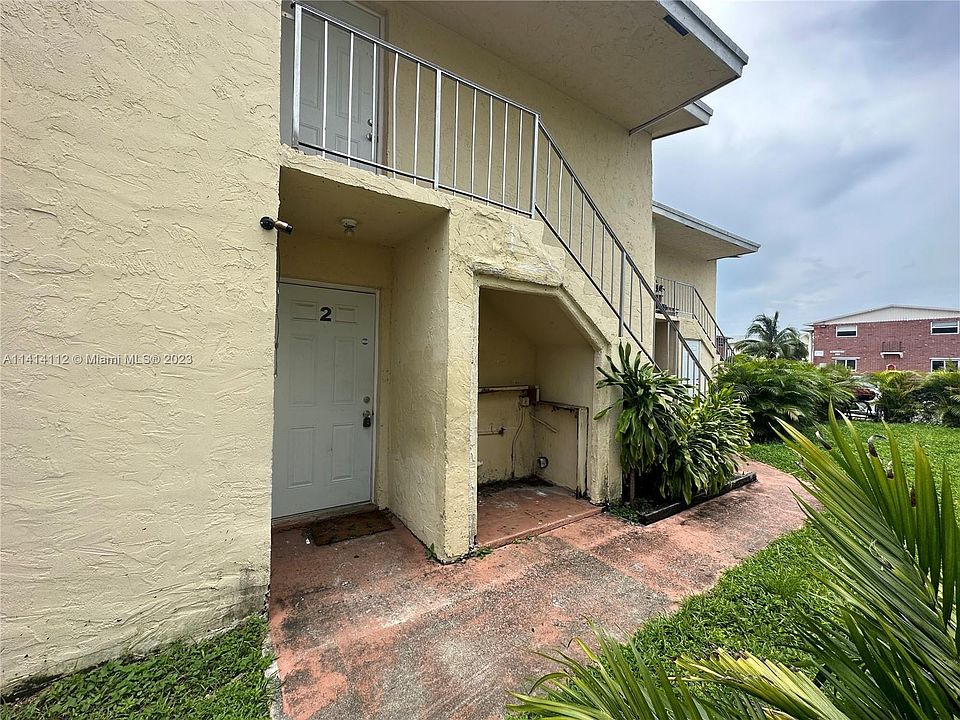 2nd image of 3751 SW 60th Ave Unit 2