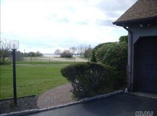 11 Steers Ave, Northport, NY 11768