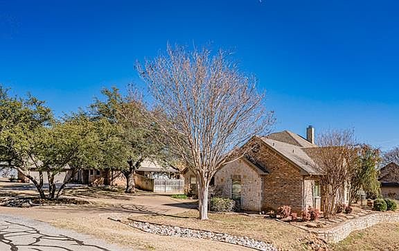 3rd image of 4907 Comanche Dr