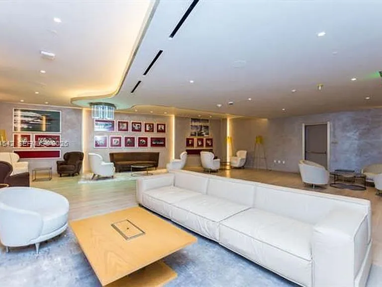 1000 Brickell Plz #CU-4104 — Photo 36